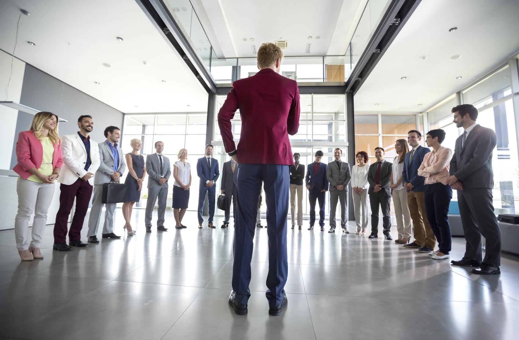 Liderança que transforma negócios: desenvolvendo líderes e equipes.